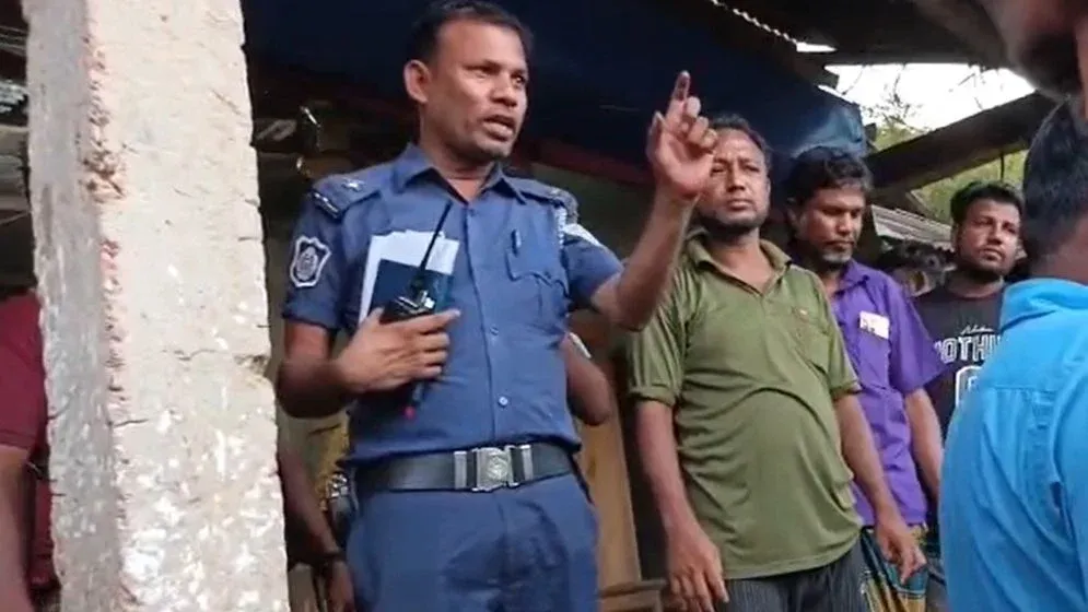 ‘ঘুষের টাকা দিয়ে পোশাক লাগিয়েছি, ঘুষ খাওয়ার জন্যই’ পুলিশ অফিসারের বক্তব্য ভাইরাল