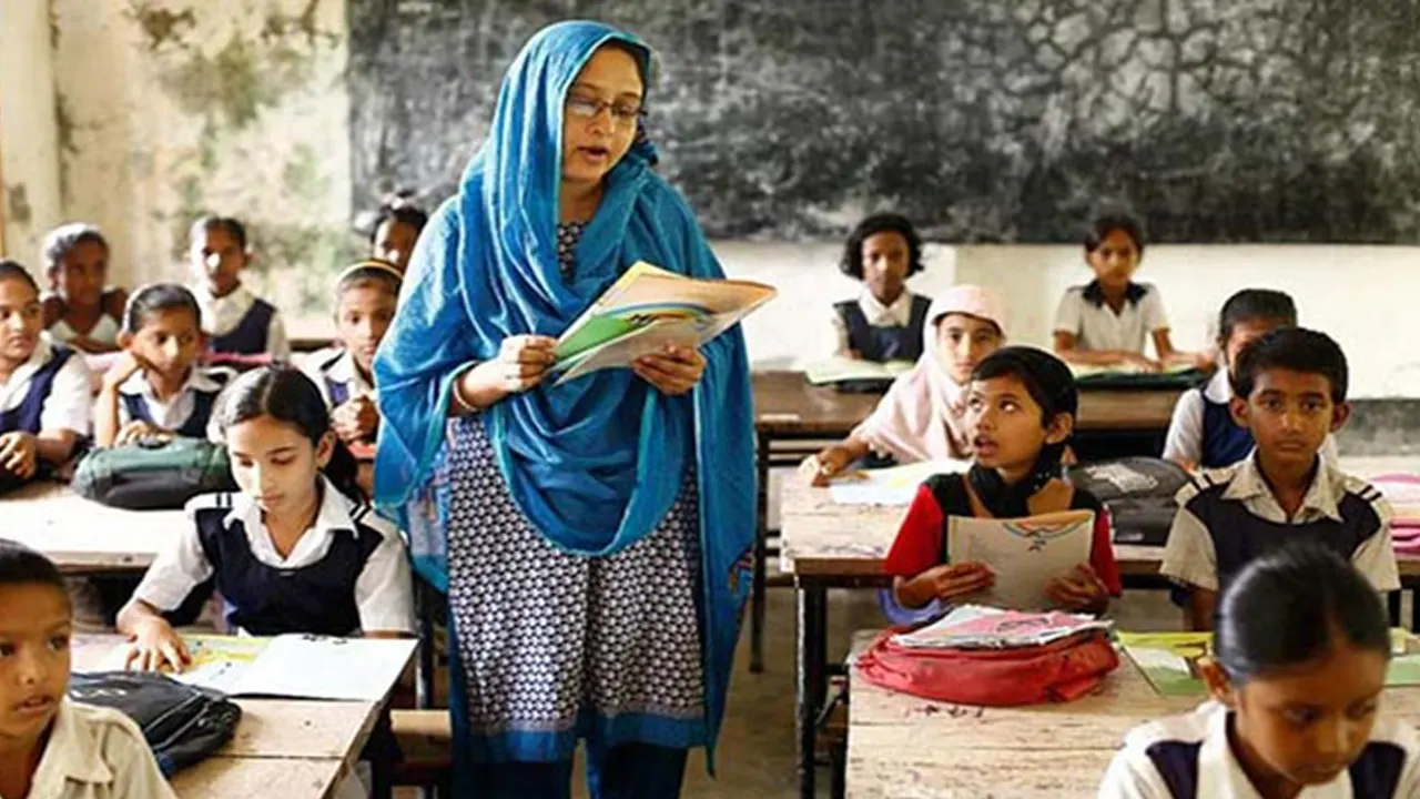 কর্মবিরতিতে প্রাথমিকের পৌনে ৪ লাখ শিক্ষক