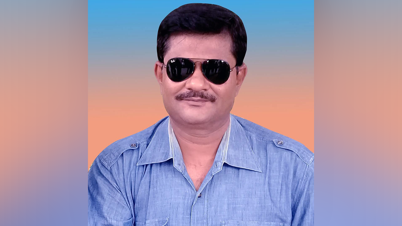ইউএনওর কাছে অভিযোগ করায় সহকর্মীকে বেধড়ক মারধর