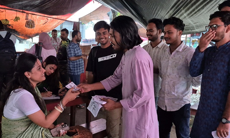 রাকসু নির্বাচন ঘিরে জমজমাট প্রচারণা, প্যানেল-স্বতন্ত্র প্রার্থীদের দৌড়ঝাঁপ চূড়ান্তে