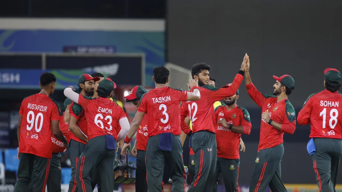 তাসকিন রিশাদ বোলিং জাদুতে ১৩৫ রানে আটকে গেল পাকিস্তান
