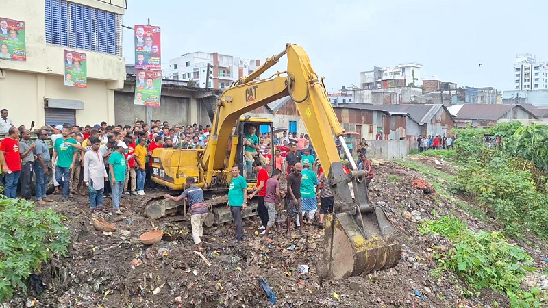 নরসুন্দা নদীর প্রাণ ফেরাতে ময়লা অপসারণ করছে যুবদল