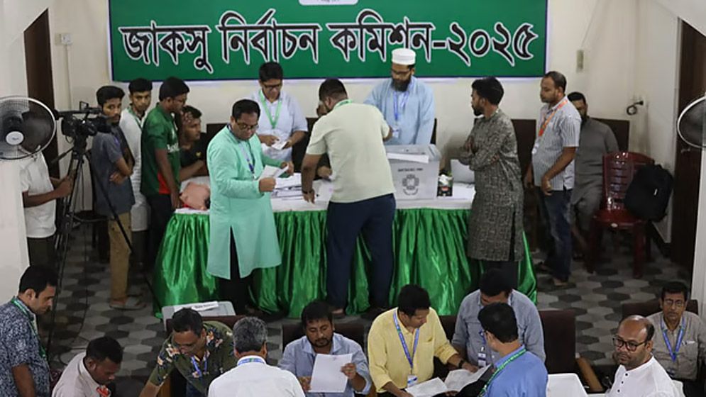 চলছে ভোট গণনা, শুক্রবার দুপুরে ফল প্রকাশ