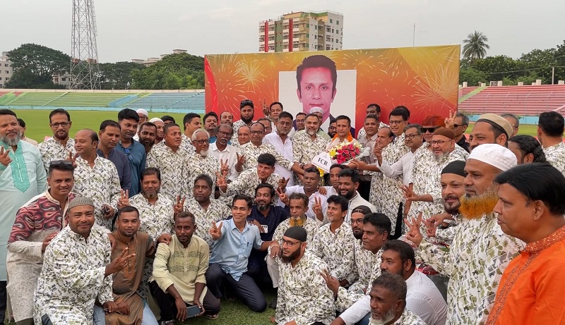পরিচালনা পর্ষদের নির্বাচনে পরিচালক পদে জয়ী খালেদ মাসুদ পাইলটকে সম্বর্ধনা