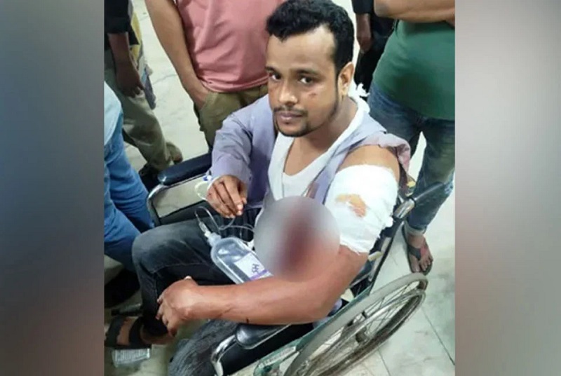 যাত্রাবাড়ীতে পুলিশ সদস্যকে ছুরিকাঘাত করে মোবাইল ফোন ও মানিব্যাগ ছিনতাই