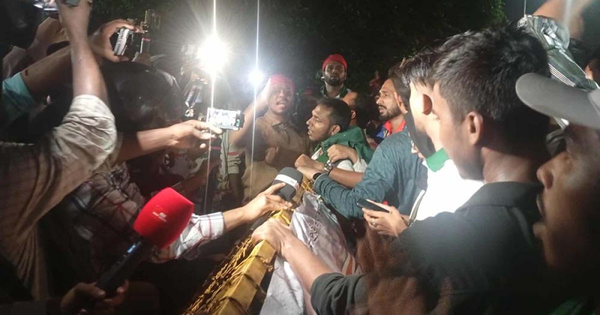 রবিবার জেলা পর্যায়ে মহাসড়ক অবরোধের ঘোষণা ‘জুলাইযোদ্ধাদের’