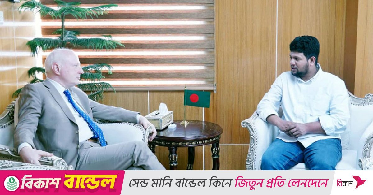 তথ্য উপদেষ্টার সঙ্গে জার্মান রাষ্ট্রদূতের সাক্ষাৎ
