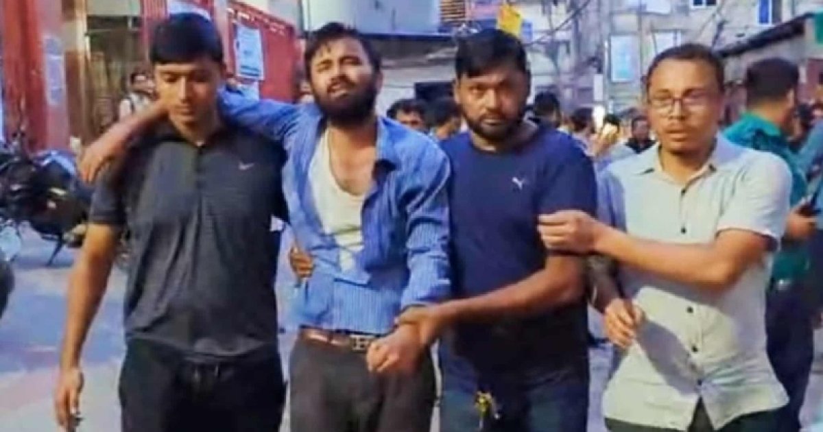 ছাত্রলীগ নেতাকে পিটিয়ে পুলিশে দিলো একদল যুবক
