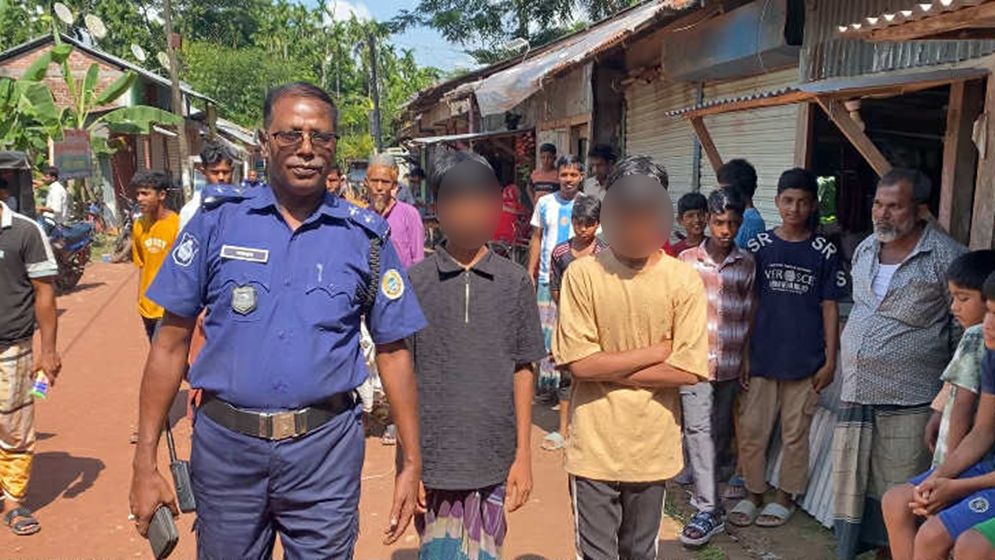 ভাইরাল হওয়ার নেশায় বিএনপি অফিসে ‘জয়বাংলা’ স্লোগান দেয়া ৩ কিশোর আটক