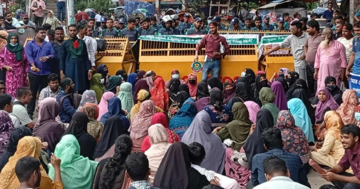 রাতেও শাহবাগে অবস্থান করবেন এনটিআরসিএ’র নিয়োগ প্রত্যাশীরা