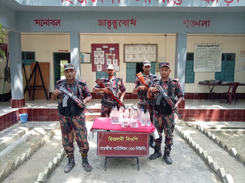 সাতক্ষীরায় ভারতীয় মদসহ ৮ লক্ষ টাকার ভারতীয় মালামাল আটক