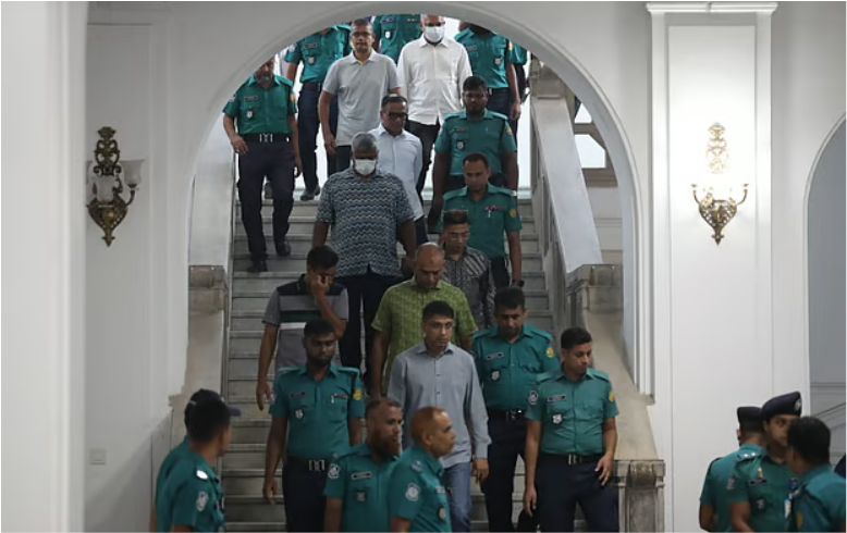 আত্মসমর্পণকারী সেনা কর্মকর্তারা নির্দোষ, অপরাধীরা ভারতে পালিয়েছে: ব্যারিস্টার সারোয়ার