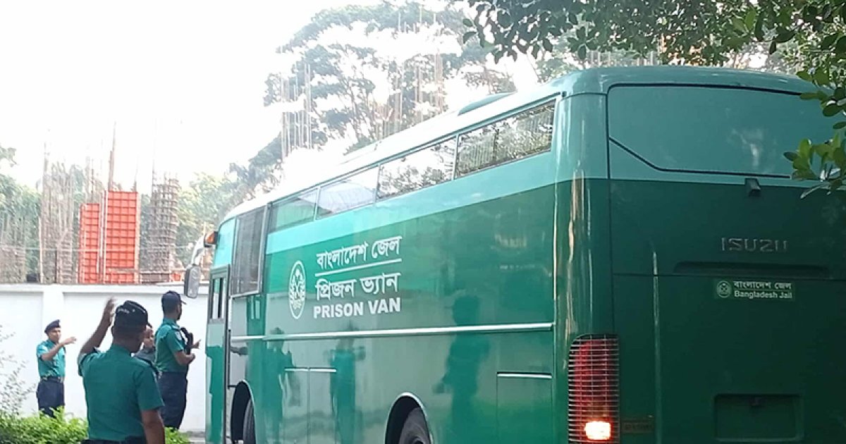 শীতাতপ নিয়ন্ত্রিত প্রিজন ভ্যানে ট্রাইব্যুনাল ত্যাগ করলেন ১৫ সেনা কর্মকর্তা