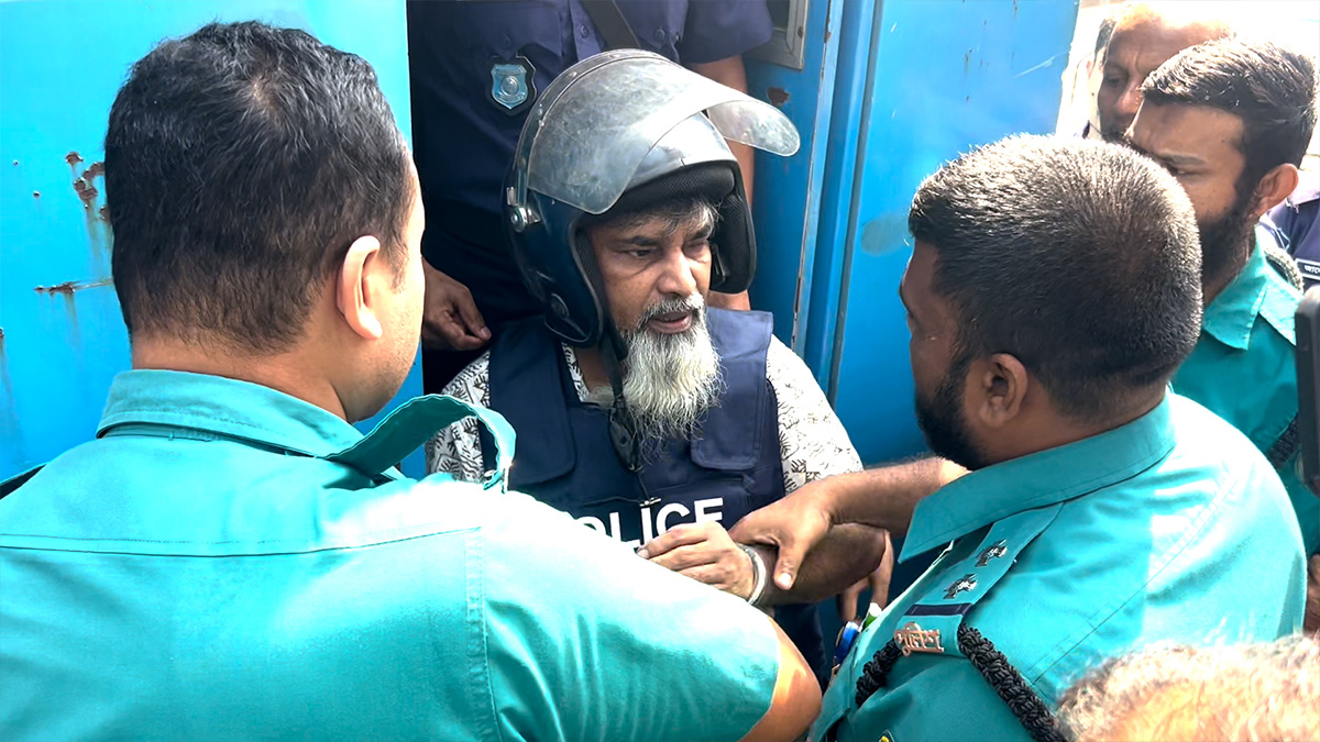 হ্যান্ডকাফ পরানোয় পুলিশকে ধমক দিলেন শীর্ষ সন্ত্রাসী সুব্রত বাইন