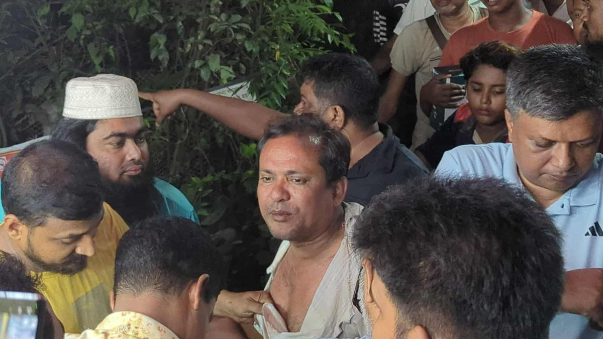 সাতক্ষীরায় ভোক্তা অধিকার কর্মকর্তা সেজে টাকা দাবির অভিযোগে একজনকে গণধোলাই