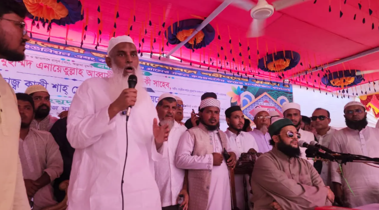 মুরাদনগরে সাবেক মন্ত্রী কায়কোবাদের গণসংযোগে জনতার ঢল