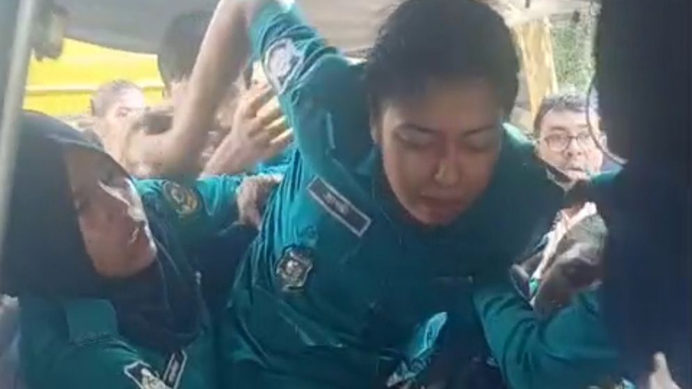 গাছের সঙ্গে গাড়ির ধাক্কা, ২৭ নারী পুলিশ সদস্য আহত