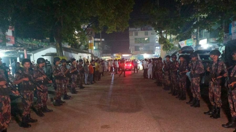 চট্টগ্রাম বিশ্ববিদ্যালয়ের ১ নম্বর গেটে বিজিবি মোতায়েন