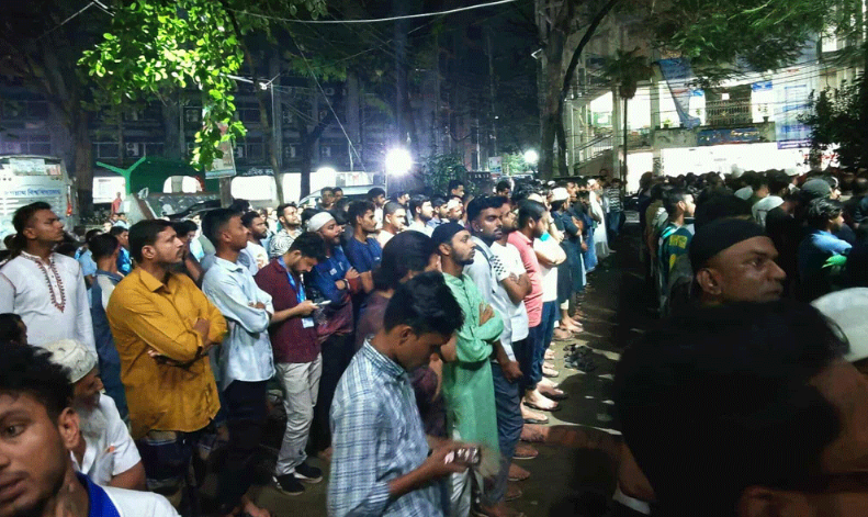 ক্যাম্পাসে জানাজা শেষে ভোলার পথে জবি ছাত্রদল নেতা হাসিবুরের মরদেহ