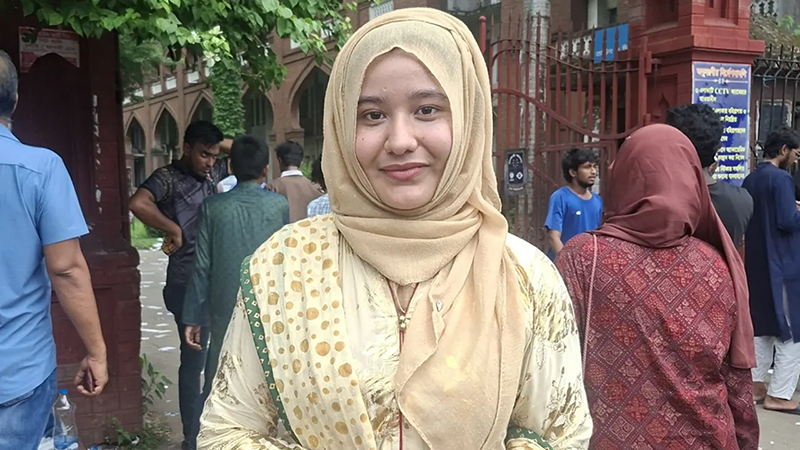 আমাদের ভয় দেখিয়ে শয়তান নিজেই পালিয়ে যায়: অগ্নিসংযোগের ঘটনায় বললেন রাফিয়া