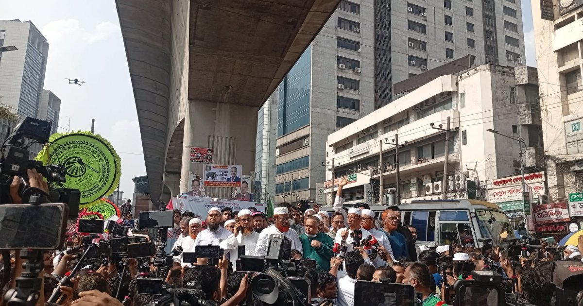প্রধান উপদেষ্টার কাছে স্মারকলিপি দেবে ৮ দল, পল্টন মোড়ে নেতাকর্মীরা