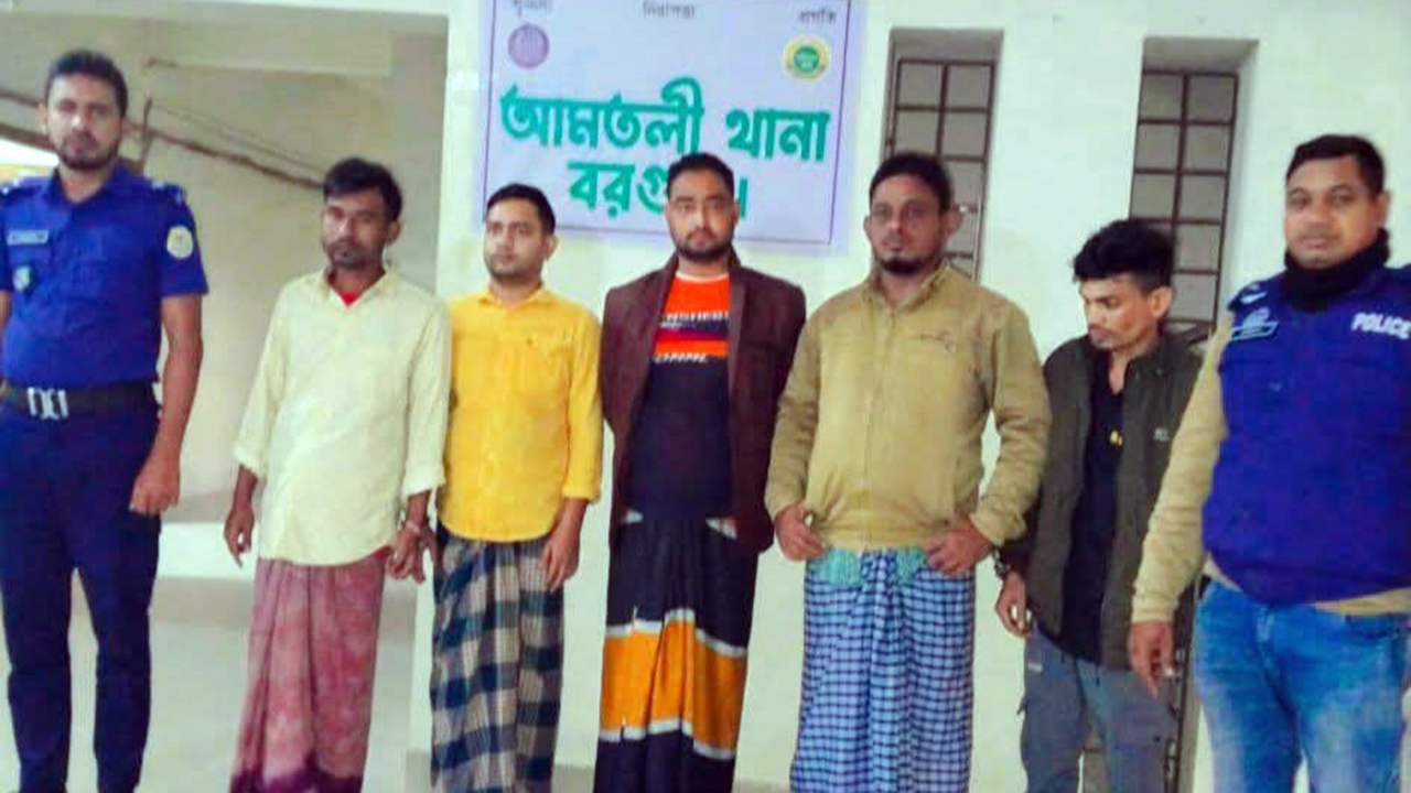 বাসে অগ্নিসংযোগের ঘটনায় আ. লীগের ৫ নেতাকর্মী গ্রেপ্তার