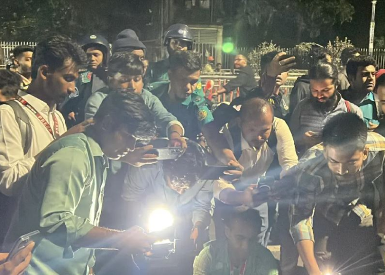 টিএসসি এলাকায় পরপর দুটি ককটেল বিস্ফোরণ