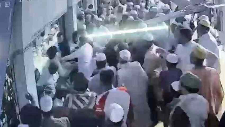 মসজিদে বিএনপির দুপক্ষের সংঘর্ষে আহত ১০