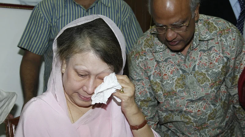 এক কাপড়ে ম্যাডামকে বের করে দেয় আওয়ামী সরকার, আমি গাড়ি চালিয়ে নিয়ে যাই: গাড়িচালক নুরুল আমিন