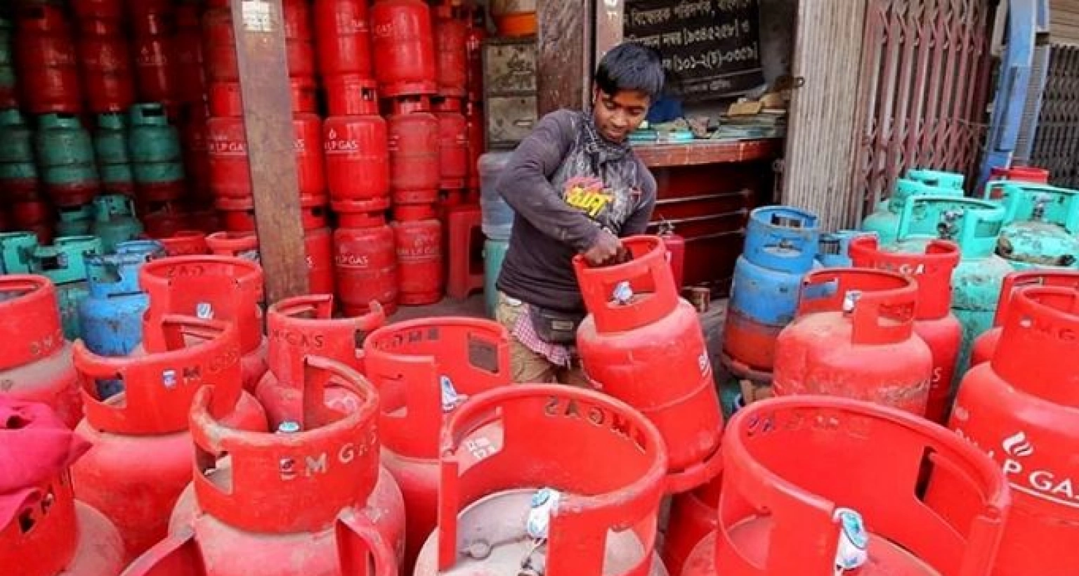 এলপি গ্যাসের দাম বাড়ল