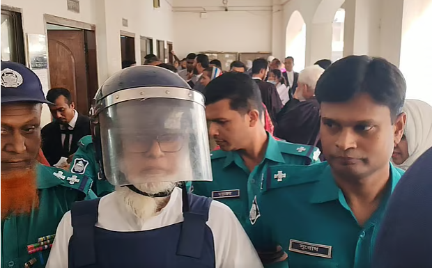আবারও রিমান্ডে নেওয়া হলে ‘হার্ট অ্যাটাক’ করব স্যার: বিচারকের উদ্দেশে নজরুল ইসলাম মজুমদার