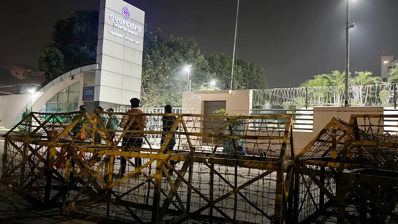 এভারকেয়ারে নিরাপত্তা জোরদার, পুলিশের ব্যারিকেড