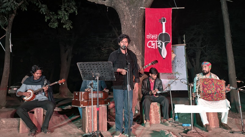 বাউলদের উপর হামলা-গ্রেপ্তারের প্রতিবাদে জাবিতে ‘বিচার গানের’ আসর