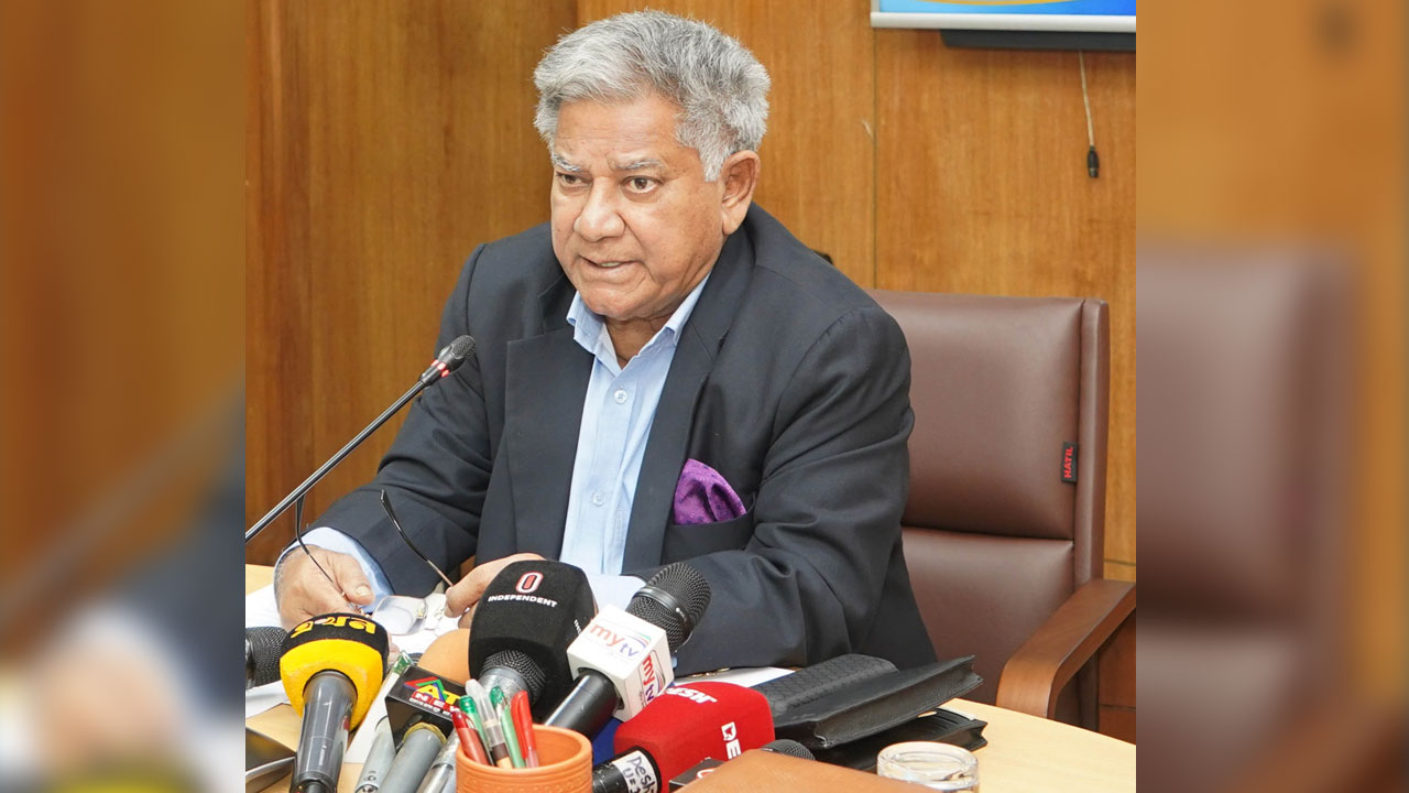 চট্টগ্রাম বন্দরে প্রতিটি জায়গায় চাঁদাবাজি, প্রতিদিন ওঠে দুই-আড়াই কোটি: শ্রম উপদেষ্টা