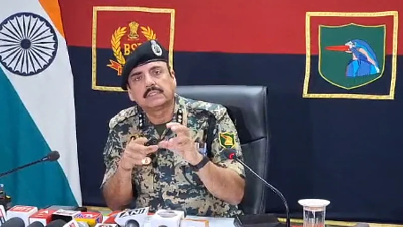 অবৈধ অনুপ্রবেশ কমেছে, স্বেচ্ছায় দেশে ফিরছেন বাংলাদেশিরা: বিএসএফ আইজি