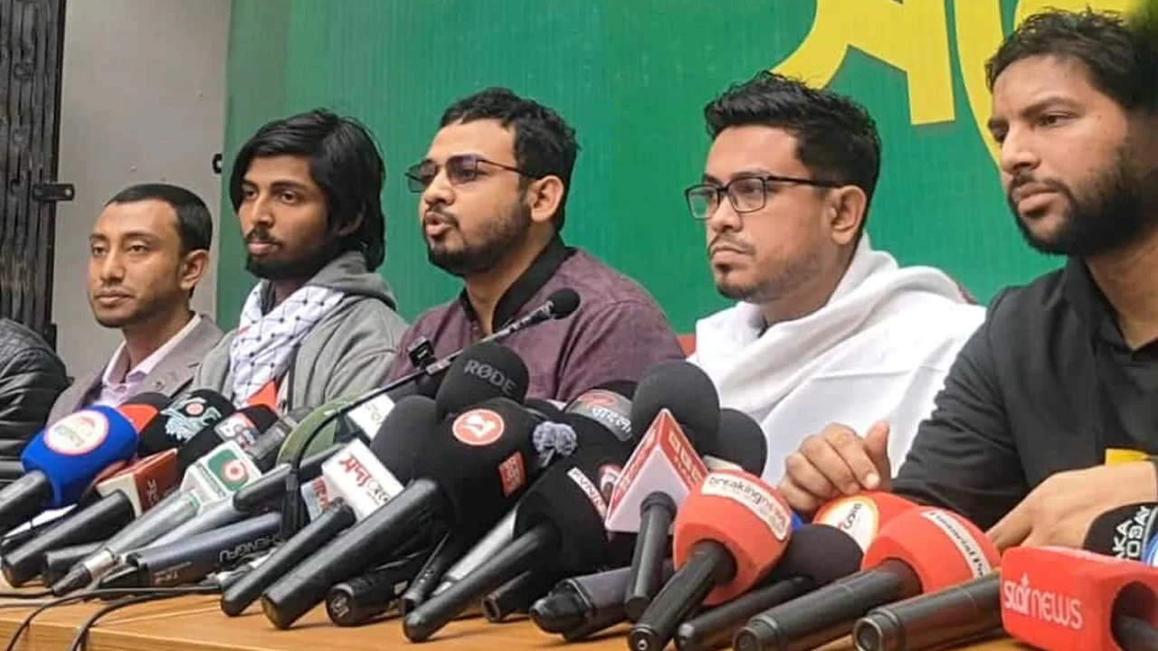 ‘হ্যাঁ’-তে সিল দিতে ডাকসু ভিপি সাদিক কায়েমের মাসব্যাপী কর্মসূচি ঘোষণা