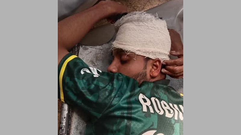 যশোর এম এম কলেজের আবাসিক হলে ঢুকে ছাত্রকে কুপিয়ে জখম