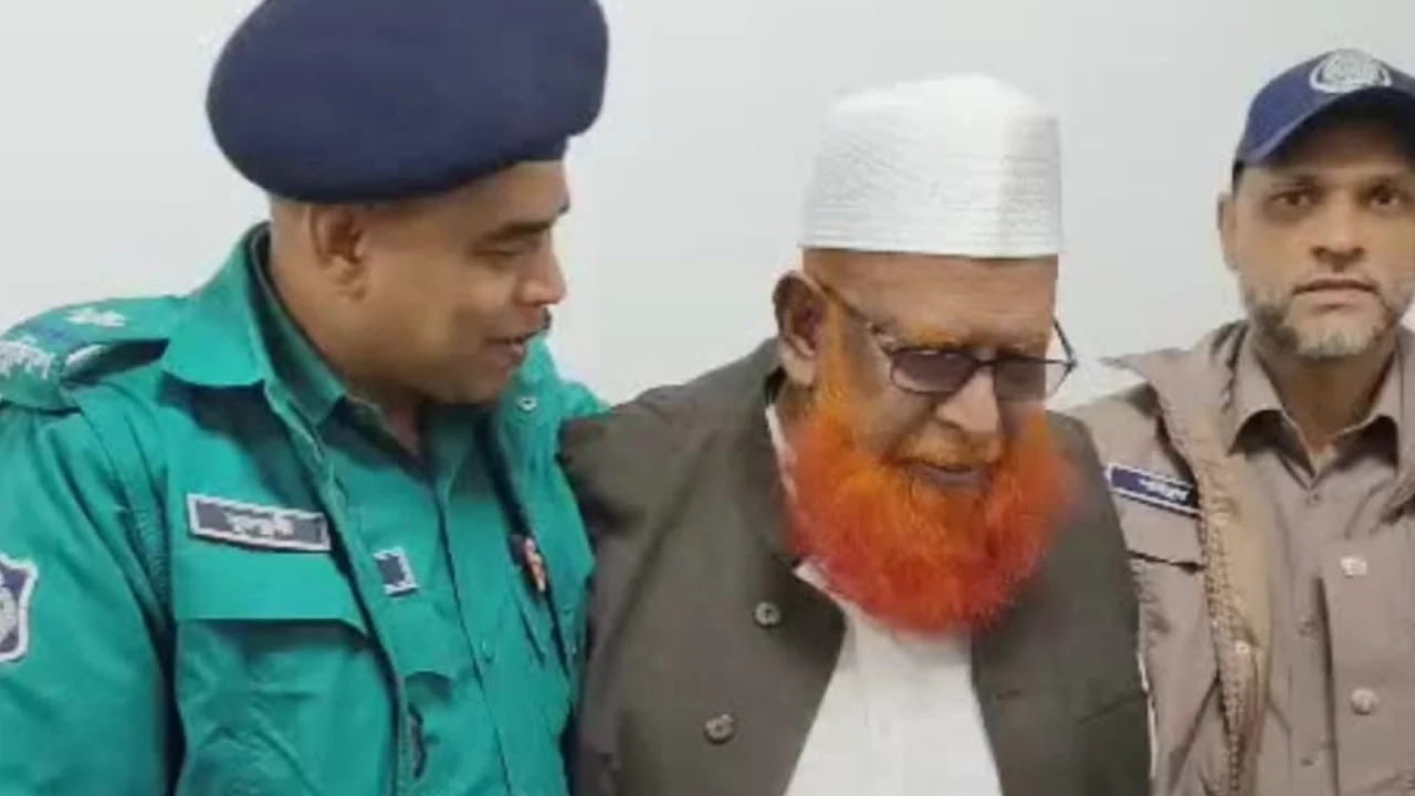 আত্মসমর্পণ করতে ট্রাইব্যুনালে যুদ্ধাপরাধী মামলায় ফাঁসির দণ্ডপ্রাপ্ত আসামি জামায়াতের সাবেক নেতা আজাদ
