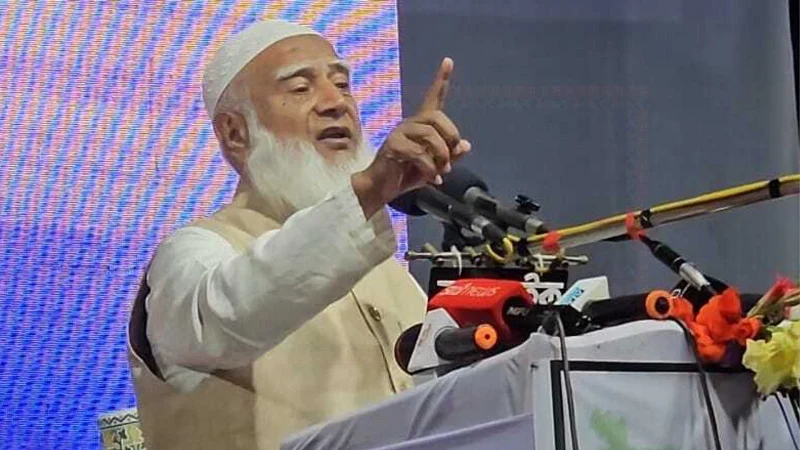 চিলের মতো ভোট ছিনিয়ে নিতে চাইলে ডানা ছিঁড়ে ফেলবেন: জামায়াত আমির