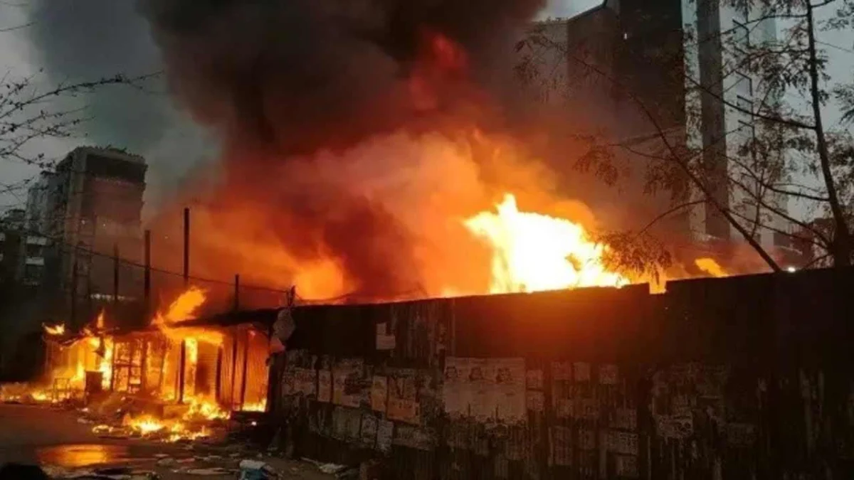 উত্তরায় কাঁচাবাজারে আগুন, নিয়ন্ত্রণে ফায়ার সার্ভিস