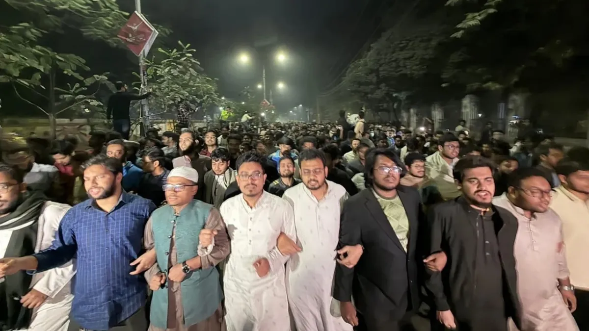 খুনের ‘বড় প্ল্যান’ বাস্তবায়ন করতে দেওয়া হবে না: বিক্ষোভে ডাকসু নেতারা