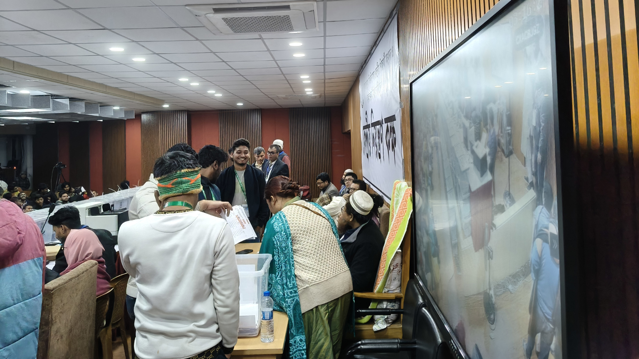 জকসু নির্বাচন: আড়াই ঘণ্টায়ও সম্পন্ন হয়নি ২৭৮টি ভোট গণনা