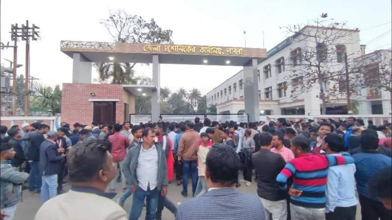 ‘অবৈধ নির্বাচন’ দাবি করে ডিসি অফিস ঘেরাও করে বিএনপির বিক্ষোভ