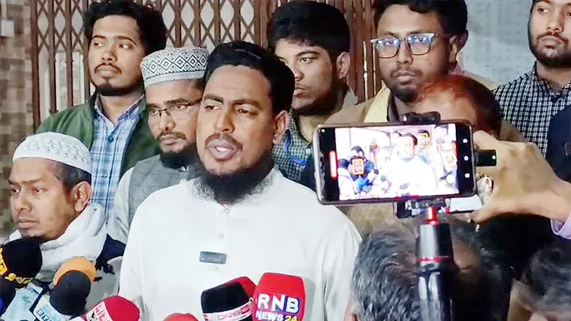 মাইকে ঘোষণা দিয়ে এনসিপি নেতাকর্মীদের ধরে ধরে আক্রমণ করা হচ্ছে: আখতার