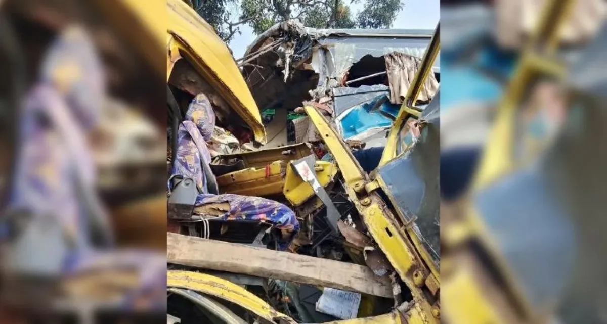 ট্রাক-যাত্রীবাহী পিকআপের সংঘর্ষ, ১৮ জনের মৃত্যু