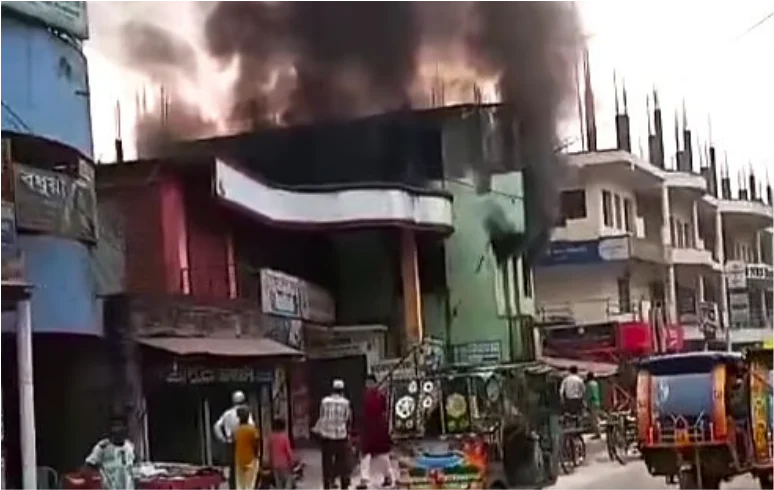 আওয়ামী লীগের উপজেলা কার্যালয়ে আগুন