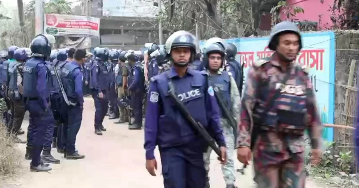 জঙ্গল সলিমপুরে হেলিকপ্টার নিয়ে সাঁড়াশি অভিযান: অস্ত্র-বিস্ফোরকসহ আটক ১২