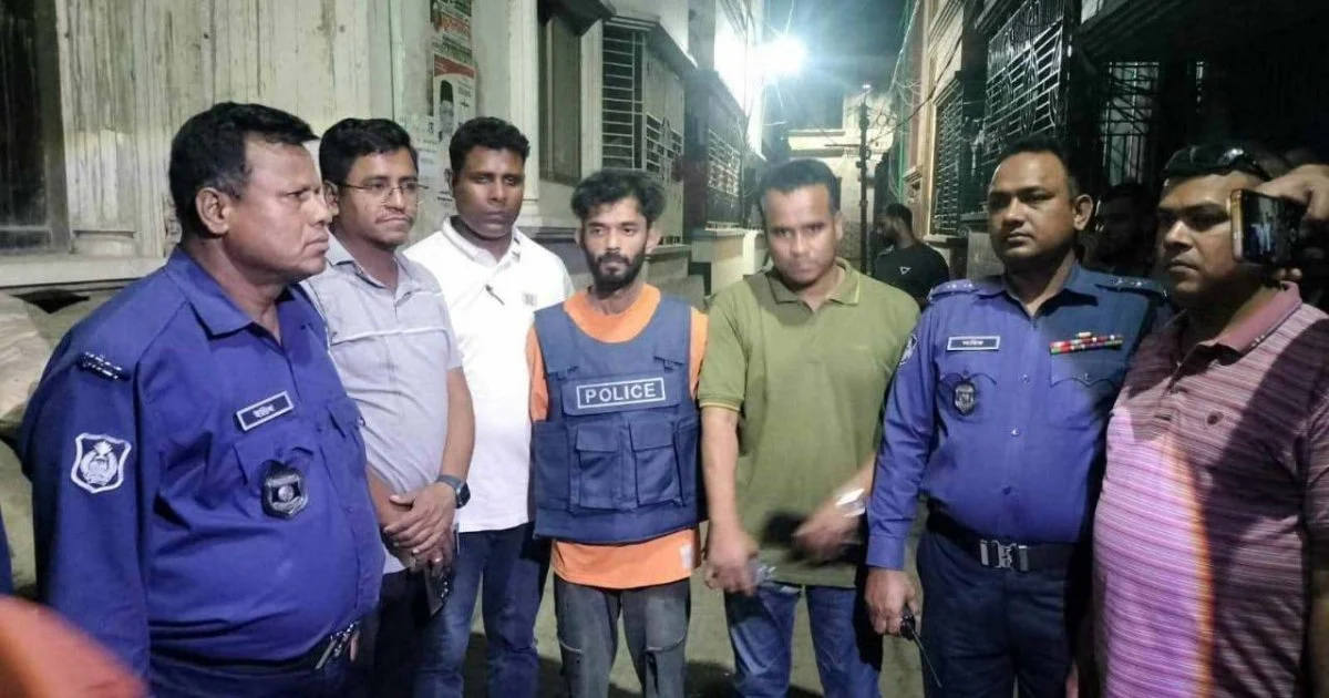 নারায়ণগঞ্জে পুলিশের কাছ থেকে ছিনতাই হওয়া পিস্তল উদ্ধার, আটক ৩