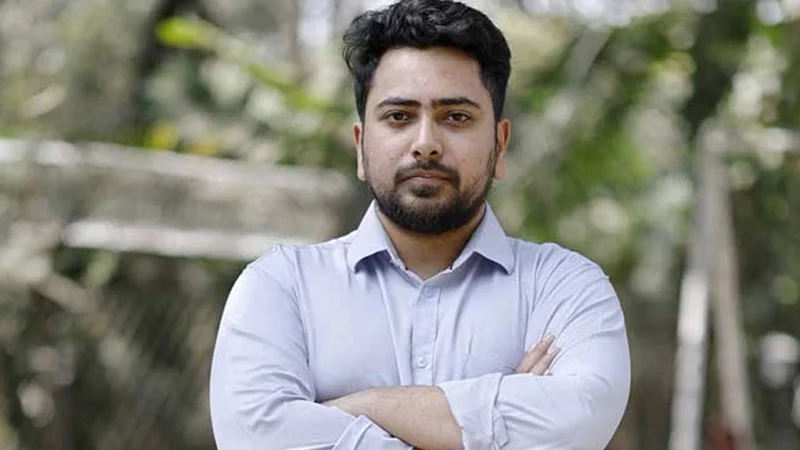 কারচুপির অভিযোগে হাইকোর্টে নাহিদ ইসলামের বিরুদ্ধে মামলা