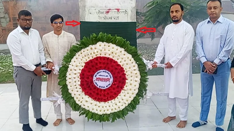 বিজয়স্তম্ভে শেখ মুজিবের নামফলক কাপড়ে ঢেকে শ্রদ্ধাঞ্জলি